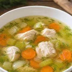 Куриный бульон с овощами: прозрачный и ароматный